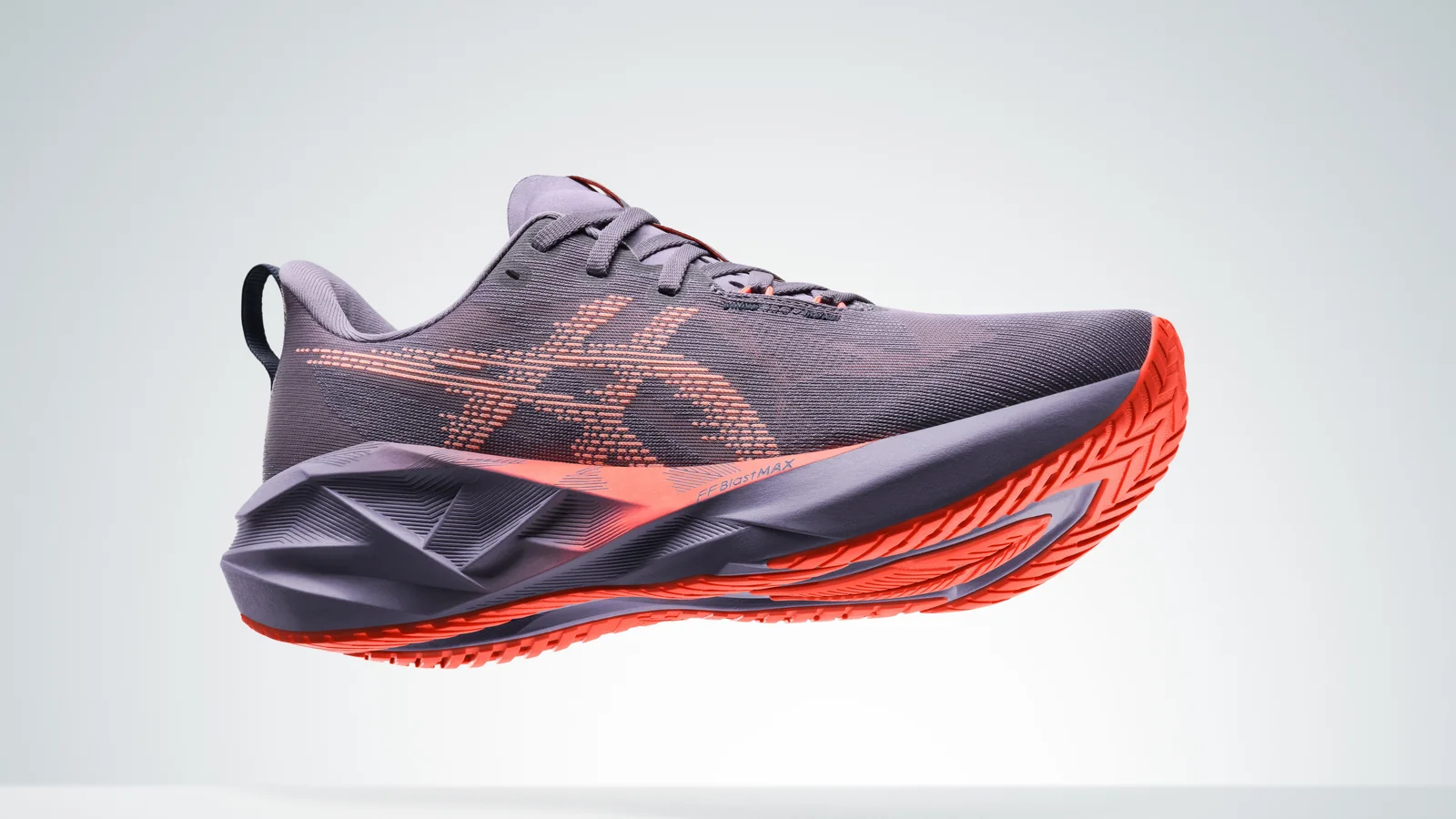 ASICS Novablast 5, вид сбоку